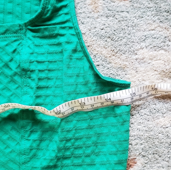 Gorgeous size S textured emerald green Maeve tank from Anthropologie. - Picture 5 of 7